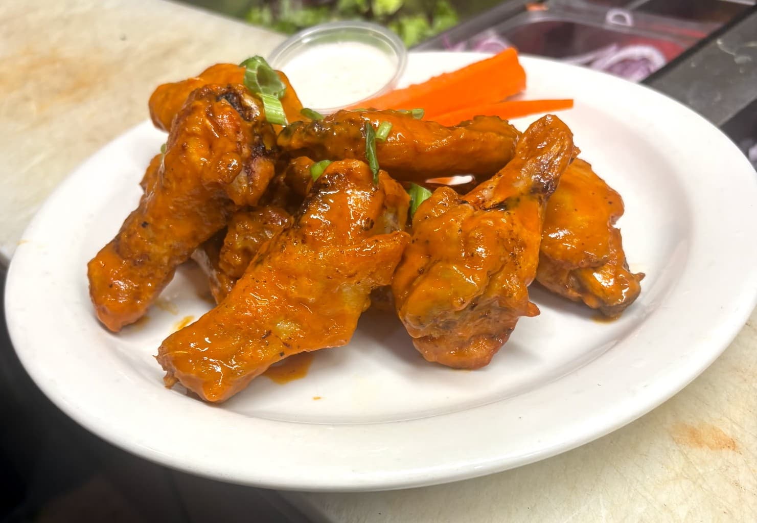 Buffalo wings with ranch and carrots